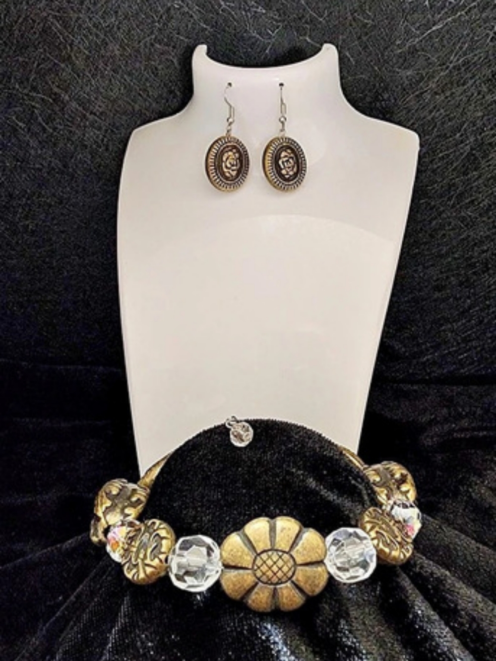 Black & Gold Floral Jewelry Set Like New